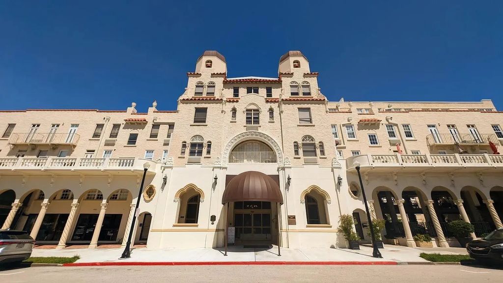 235 Sunrise Avenue #2211, Palm Beach