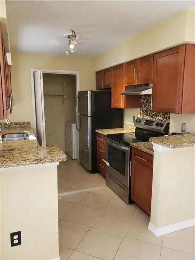 5 of 34 - 833 Riverside Drive #824, Coral Springs, FL