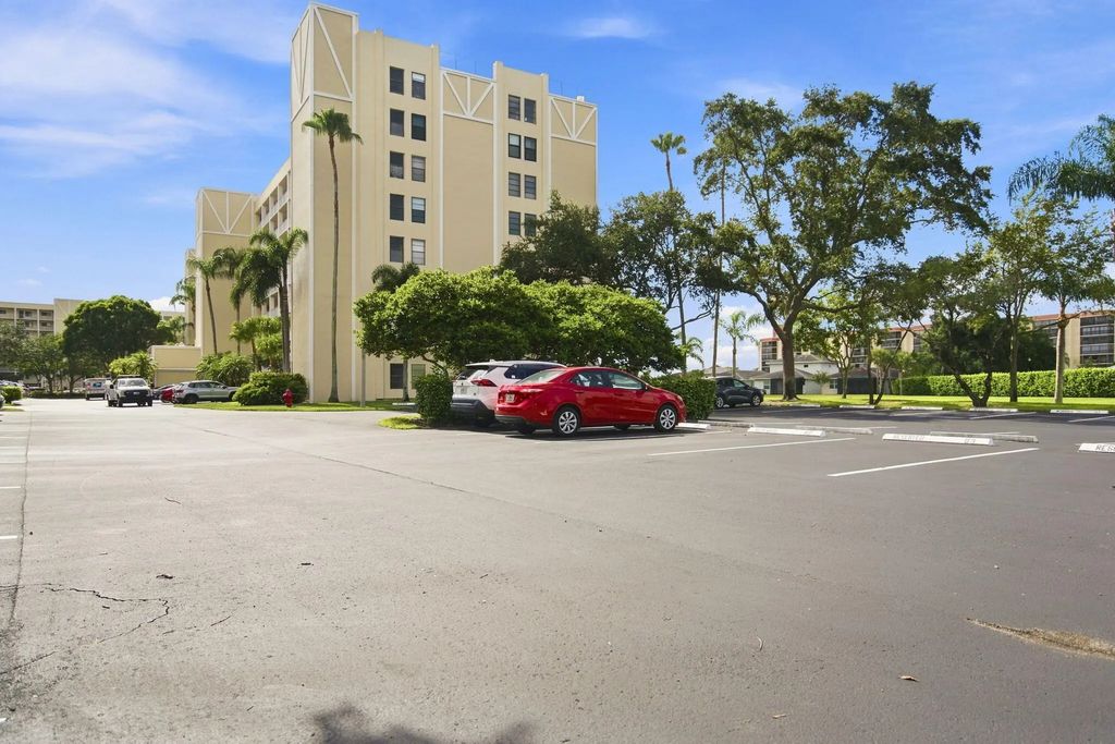 7290 Kinghurst Drive #403, Delray Beach
