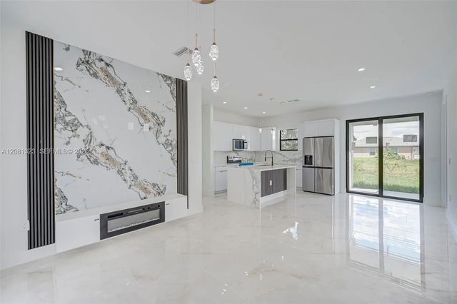 5 of 33 - 2702 Sw 11th, Lehigh Acres, FL