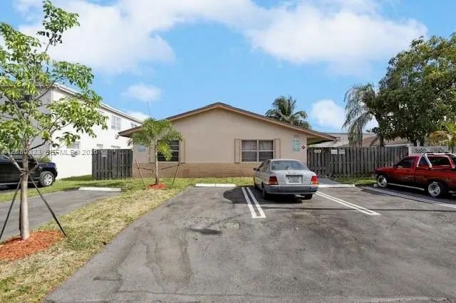 4 of 19 - 231 Sw 8th Court, Pompano Beach, FL