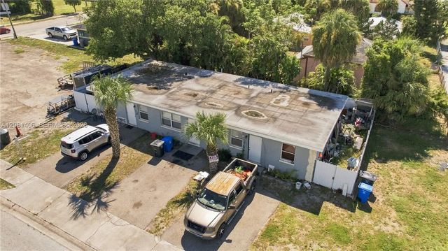 3 of 19 - 2031-2040 Wright, Fort Myers, FL