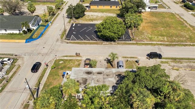 5 of 19 - 2031-2040 Wright, Fort Myers, FL