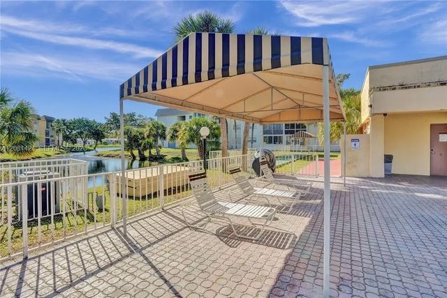 5 of 11 - 8325 Sunrise Lakes Boulevard #212, Sunrise, FL