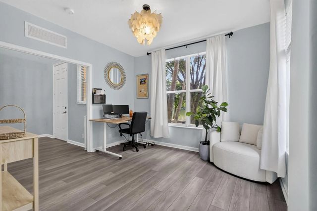 4 of 39 - 2899 S Greenleaf Circle, Boynton Beach, FL