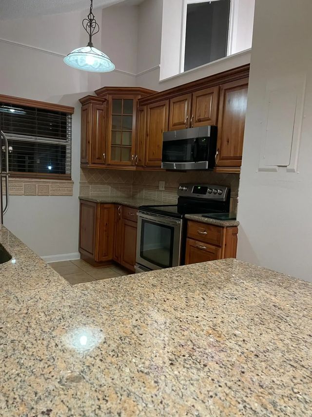 3 of 9 - 232 Maplecrest Circle, Jupiter, FL