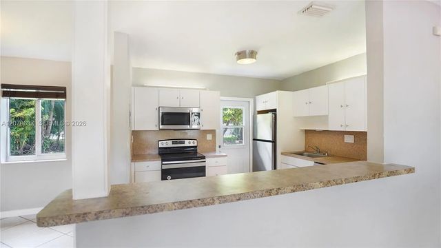 5 of 37 - 903 Ne 2nd Street, Hallandale Beach, FL