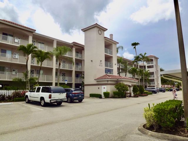 2 of 33 - 6112 Huntwick Terrace #205, Delray Beach, FL