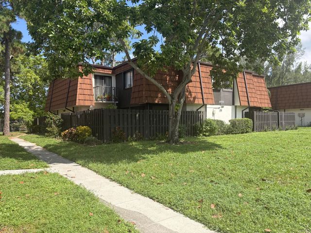 2200 White Pine Circle #b, Greenacres