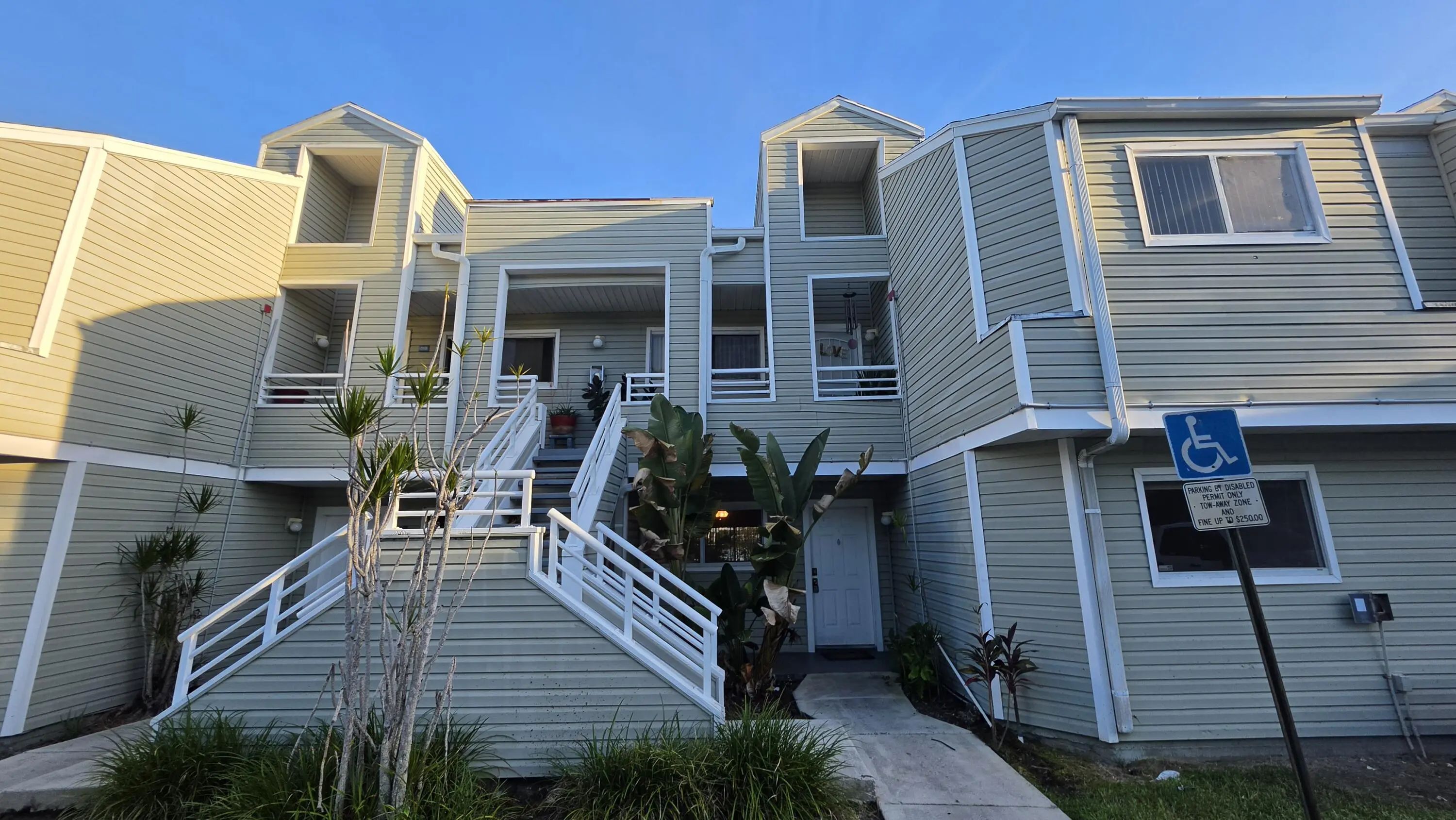 3453 Nw 44th Street #104, Oakland Park