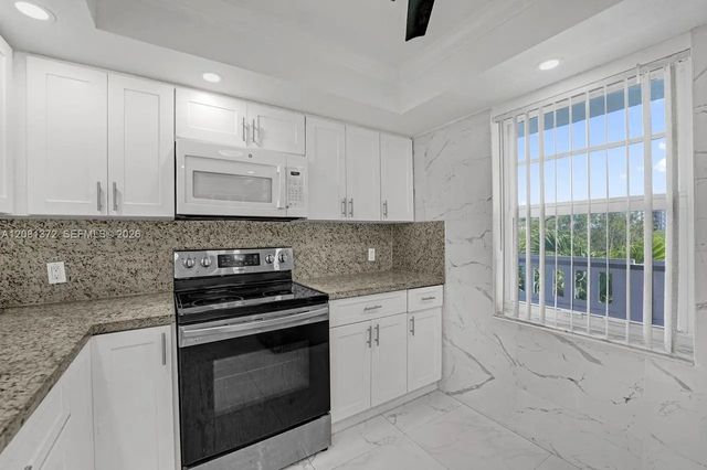 5 of 31 - 170 Se 5th Avenue #405, Dania Beach, FL