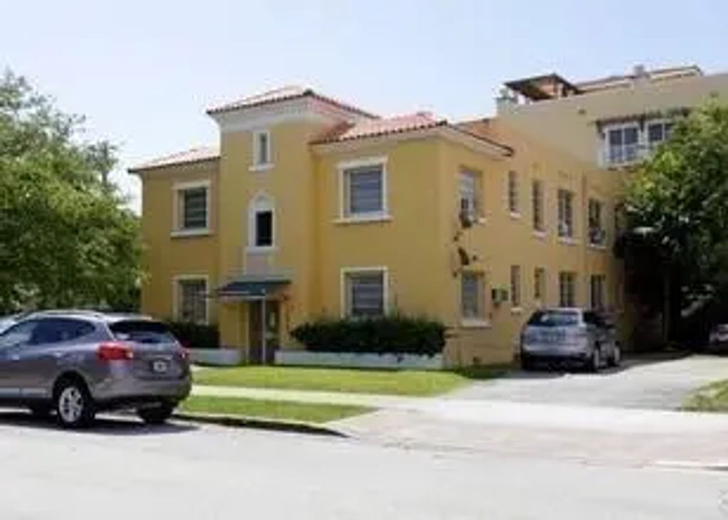 102 Menores Avenue #7, Coral Gables
