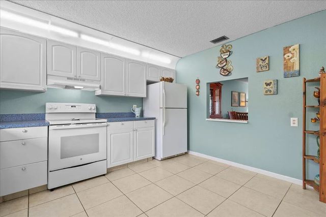2 of 38 - 892 Worcester Lane #b, Lake Worth, FL