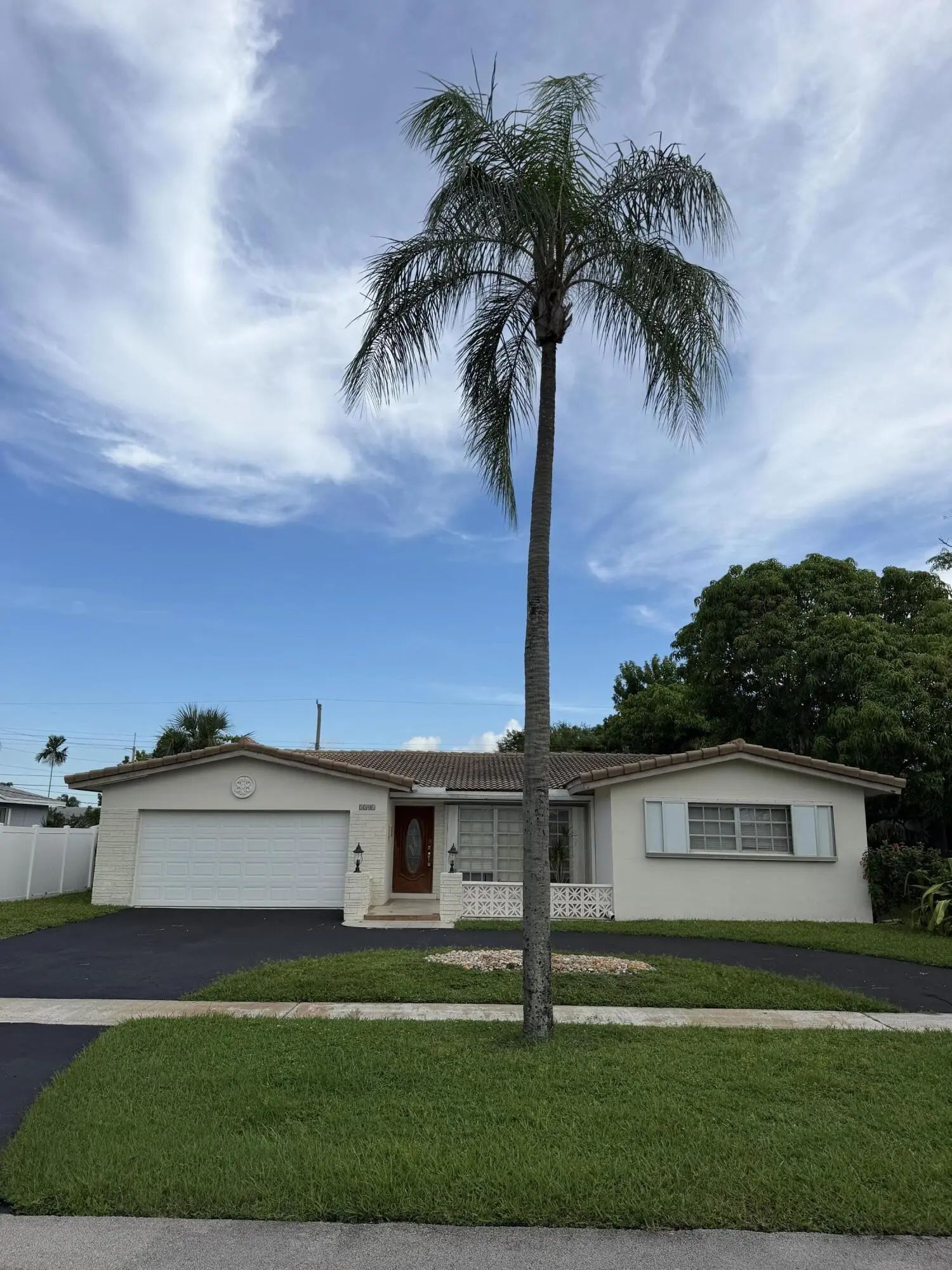 5501 Monroe Street, Hollywood