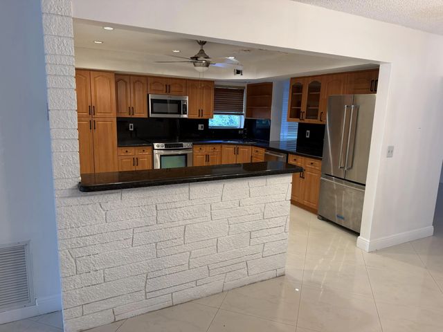 4 of 24 - 5501 Monroe Street, Hollywood, FL