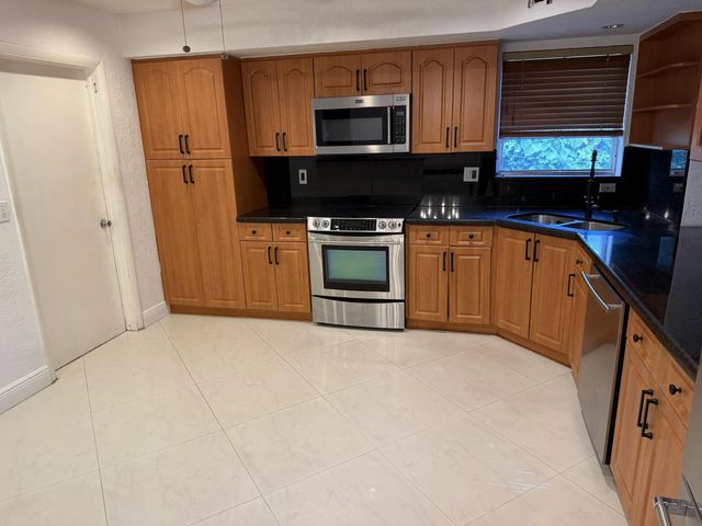 5 of 24 - 5501 Monroe Street, Hollywood, FL