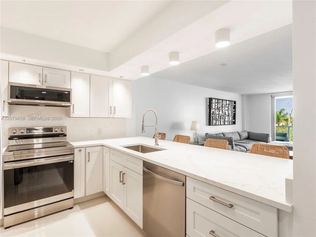 3 of 30 - 5701 Collins Avenue #307, Miami Beach, FL