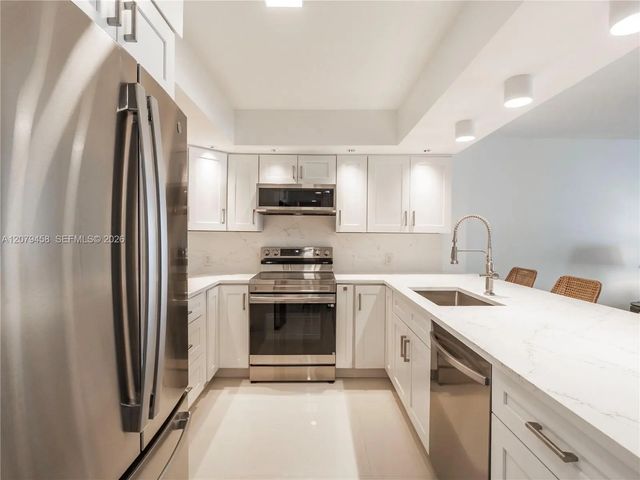 4 of 30 - 5701 Collins Avenue #307, Miami Beach, FL