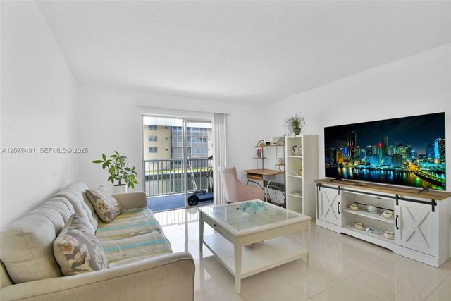 3 of 10 - 3527 Ne 168th Street #203, North Miami Beach, FL
