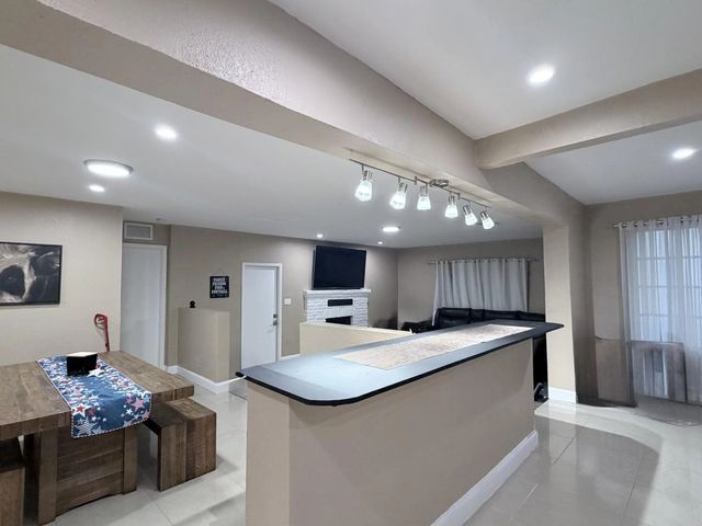 4 of 30 - 2000 Sw 95th Terrace, Miramar, FL