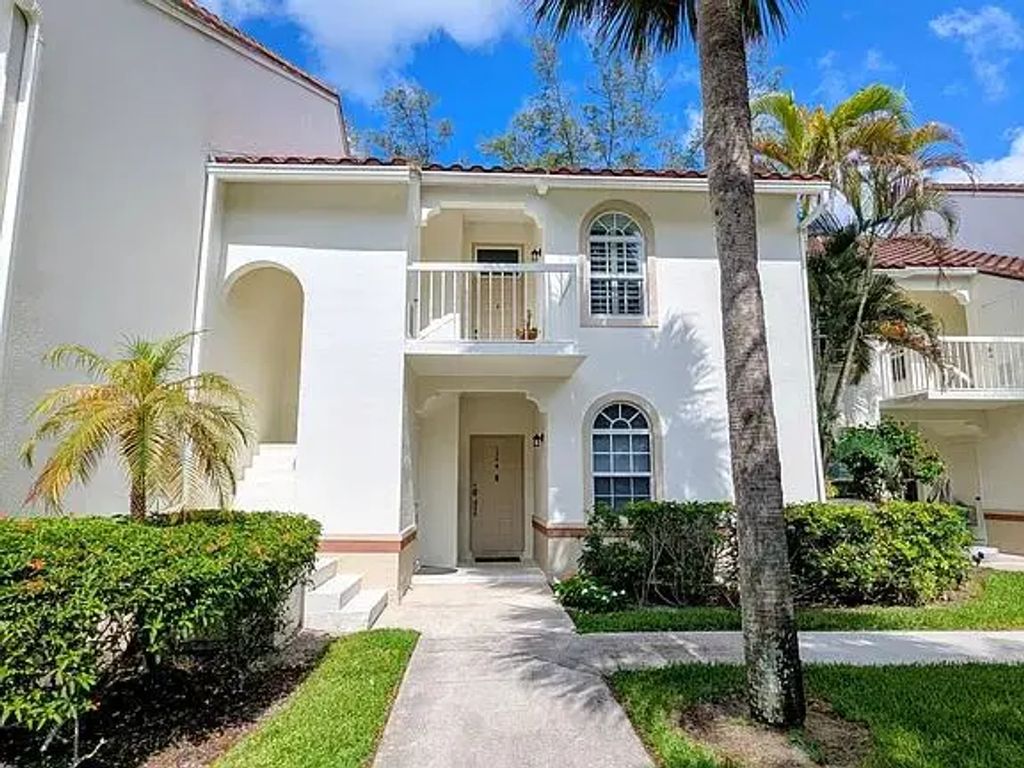 134 Cypress Point Drive #134, Palm Beach Gardens