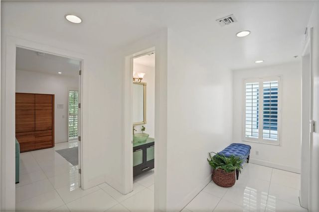 5 of 34 - 347 Oak Street #b1, Hollywood, FL