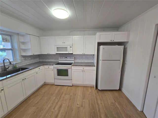 5 of 8 - 4000 Greenwood Avenue, West Palm Beach, FL