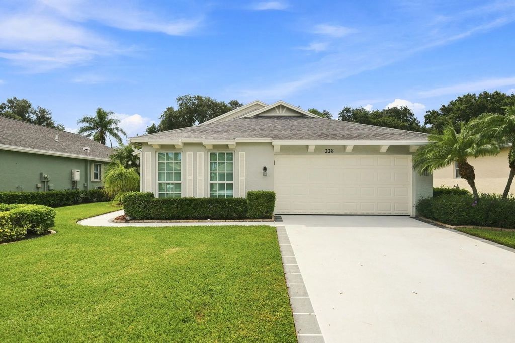 228 Sw Lake Forest Way, Port St. Lucie