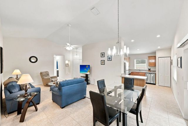 5 of 38 - 228 Sw Lake Forest Way, Port St. Lucie, FL