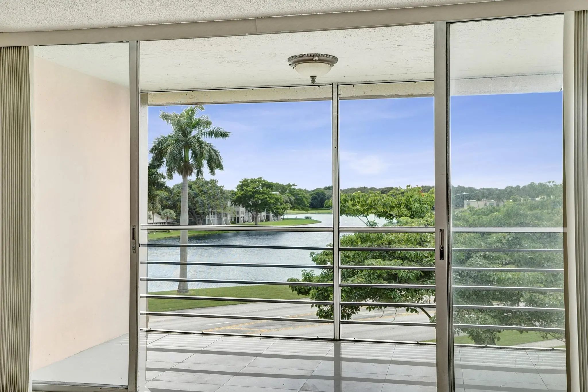 9480 Tangerine Place #402, Davie