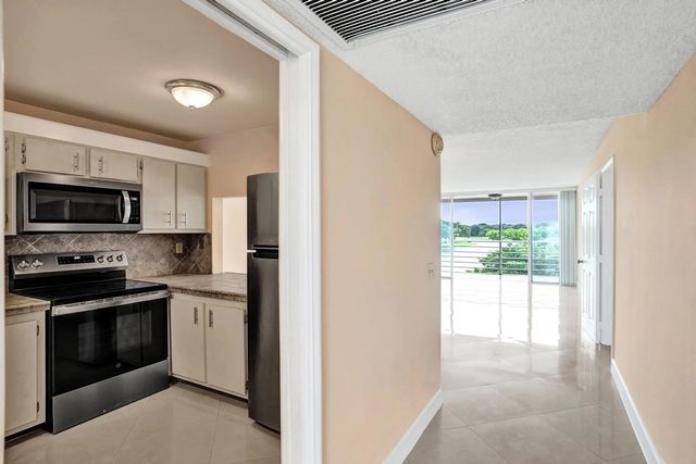 3 of 46 - 9480 Tangerine Place #402, Davie, FL