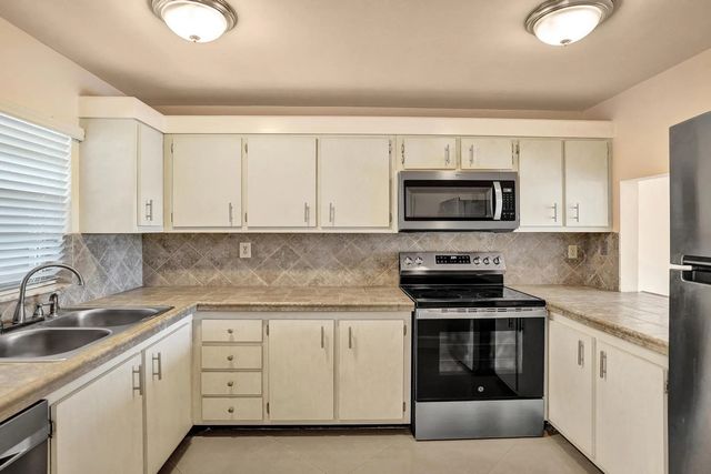 4 of 46 - 9480 Tangerine Place #402, Davie, FL