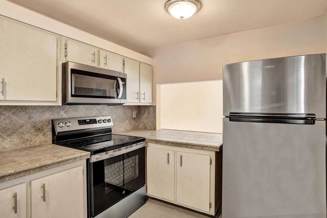 5 of 46 - 9480 Tangerine Place #402, Davie, FL