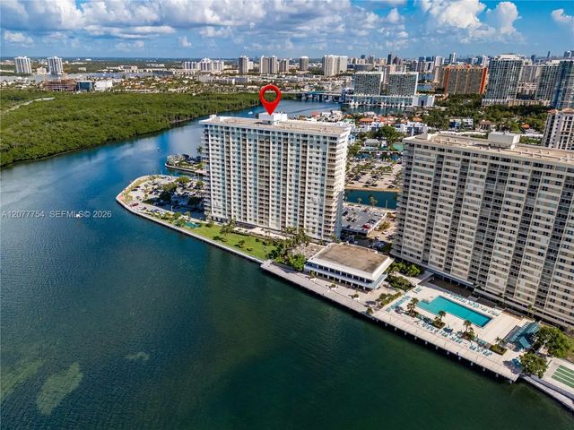 4 of 32 - 500 Bayview Drive #825, Sunny Isles Beach, FL