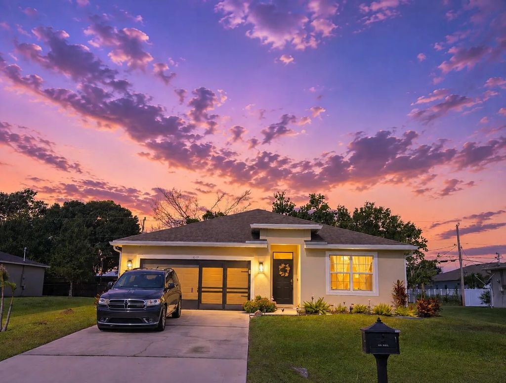 1017 Sw Longfellow Road, Port St. Lucie