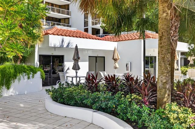 2 of 75 - 20281 E Country Club Drive #cabana #3, Aventura, FL