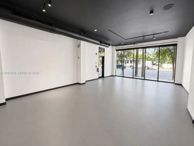 2 of 7 - 2716 S Dixie Highway #101, West Palm Beach, FL