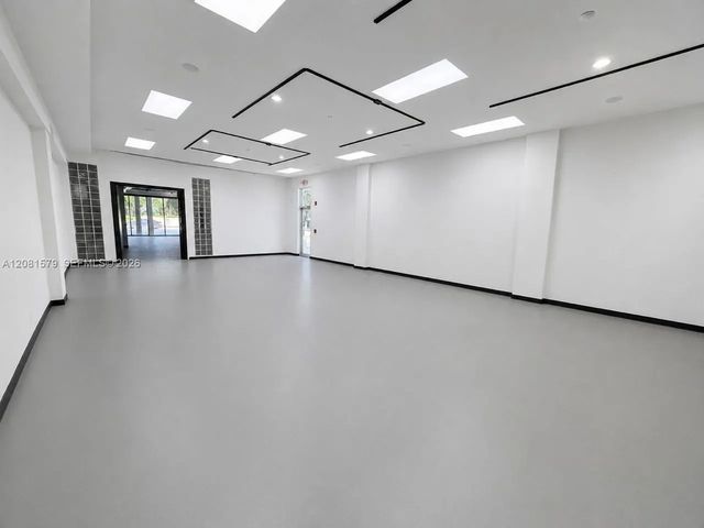 4 of 7 - 2716 S Dixie Highway #101, West Palm Beach, FL