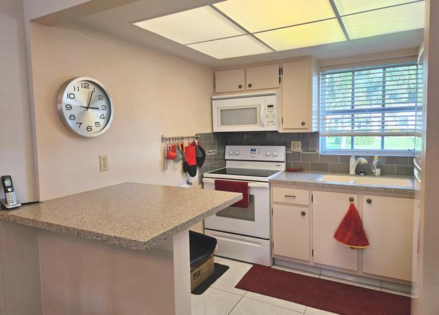 5 of 25 - 2920 Crosley Drive E #b, West Palm Beach, FL