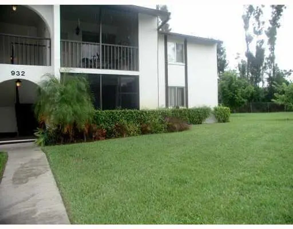 4877 Sable Pine Circle #d2, West Palm Beach