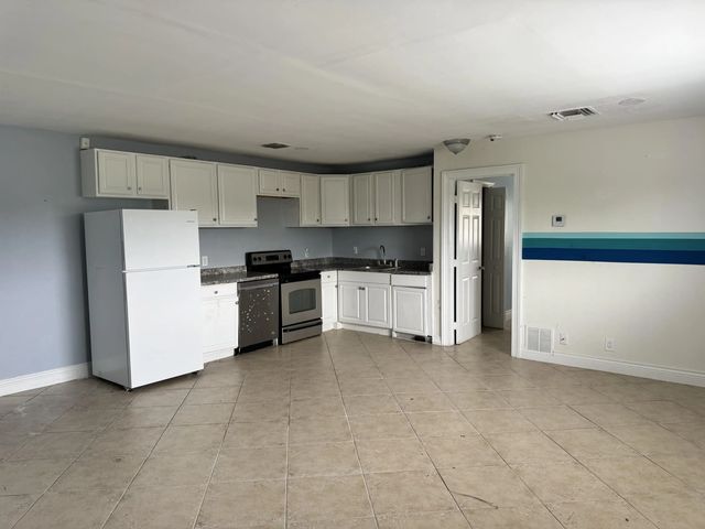 3 of 9 - 1829 N A Street #14, Lake Worth Beach, FL