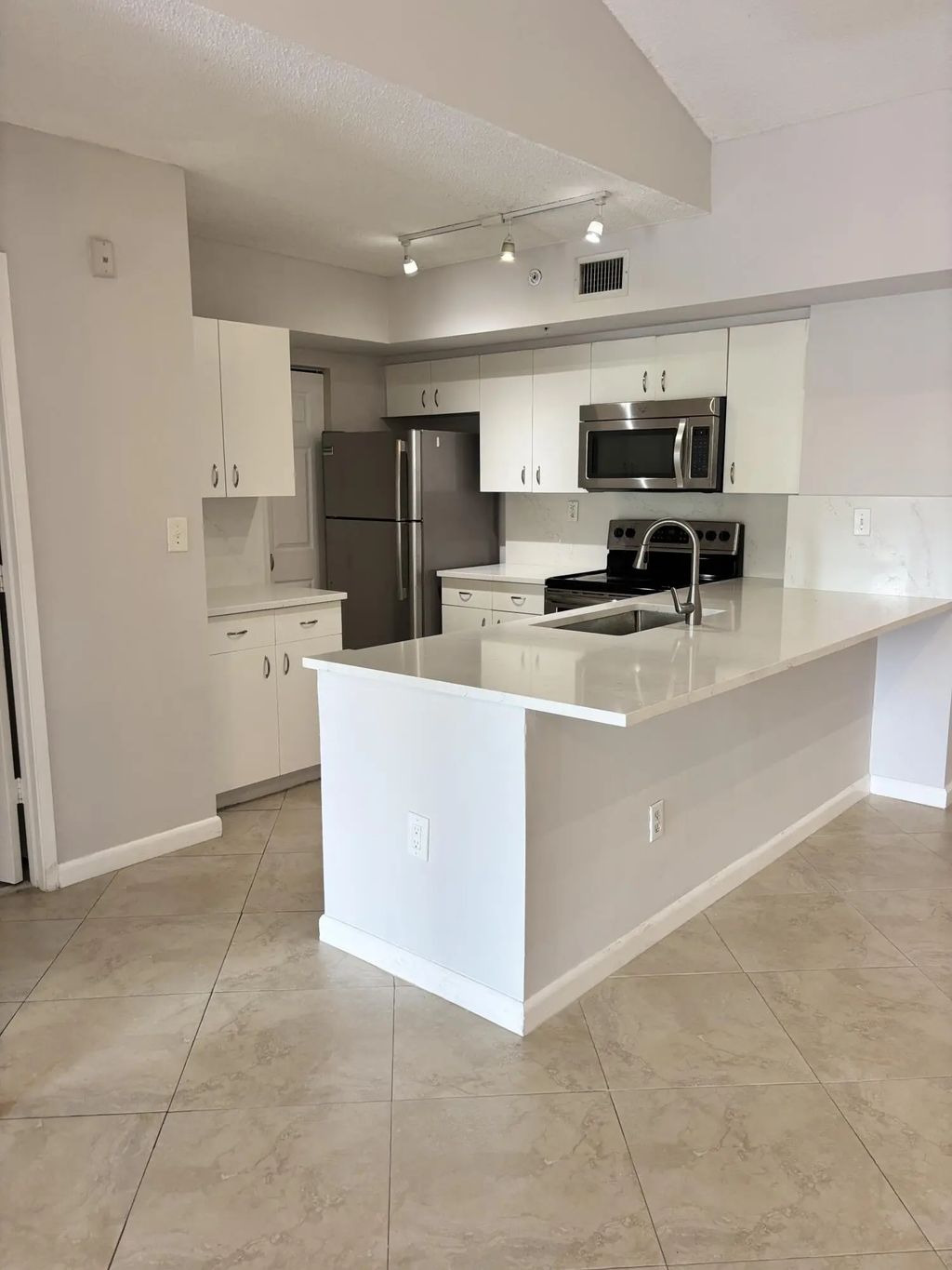2640 S University Drive #305, Davie
