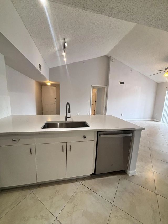 4 of 28 - 2640 S University Drive #305, Davie, FL