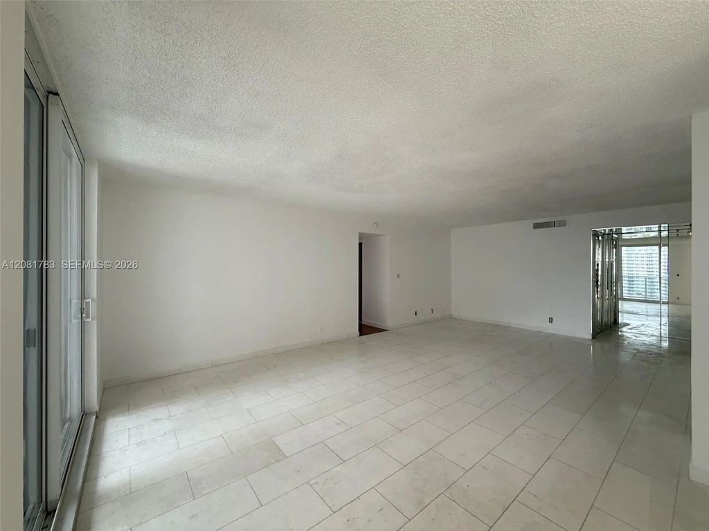 1904 S Ocean Drive #1206, Hallandale Beach