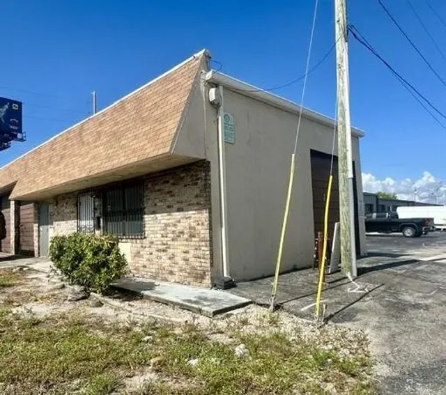 2 of 15 - 4493 Nw 8th Avenue Nw #8, Oakland Park, FL
