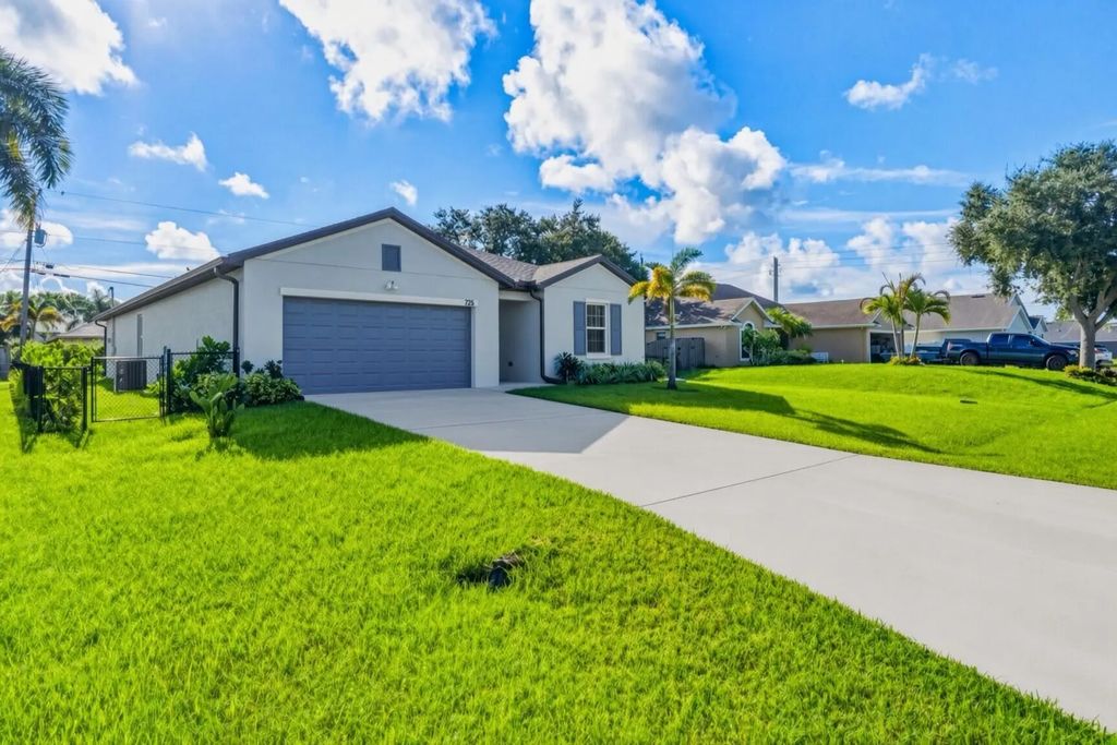 226 Sw Milburn Circle, Port St. Lucie