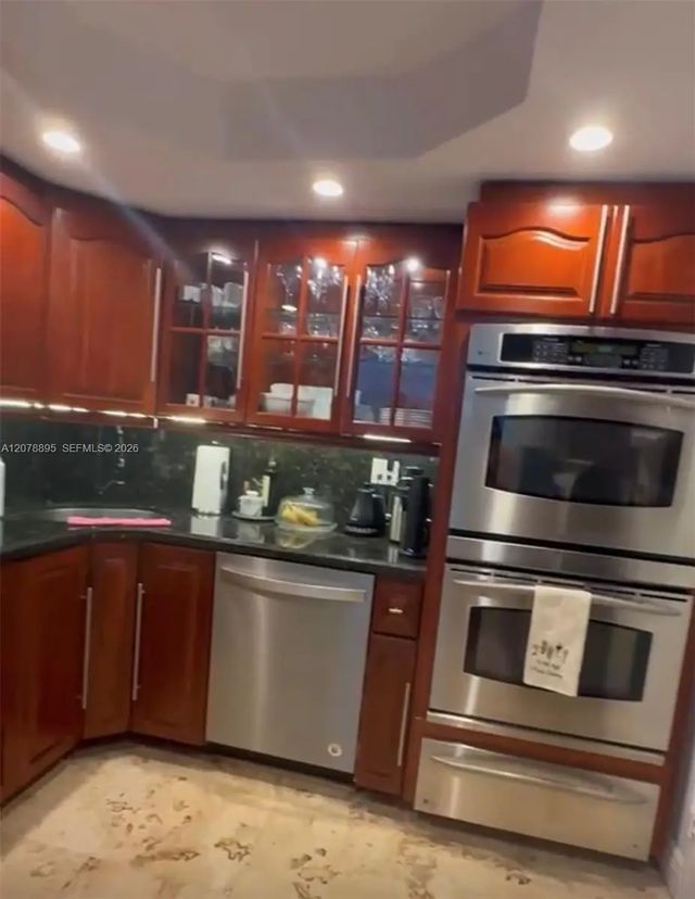 4 of 22 - 5555 Collins Avenue #10g, Miami Beach, FL
