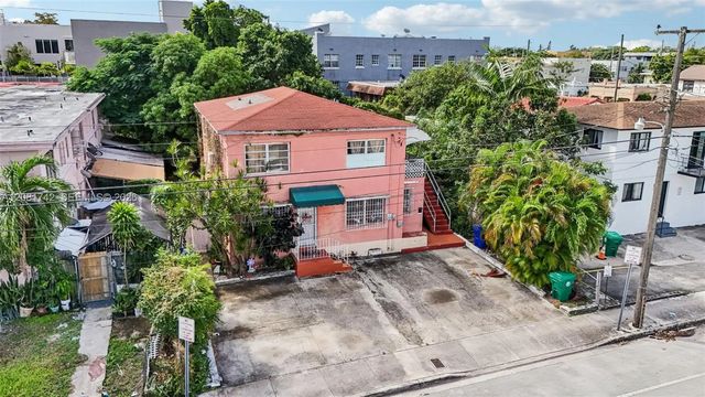 4 of 26 - 984 Sw 6th Street, Miami, FL
