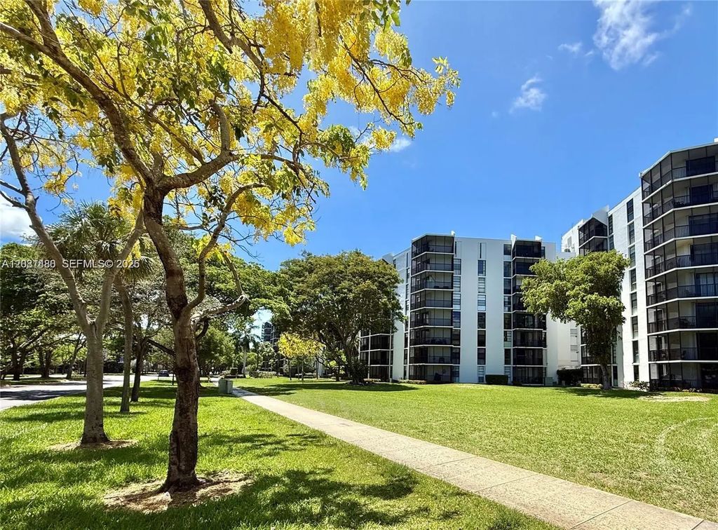 3475 N Country Club Drive #615, Aventura
