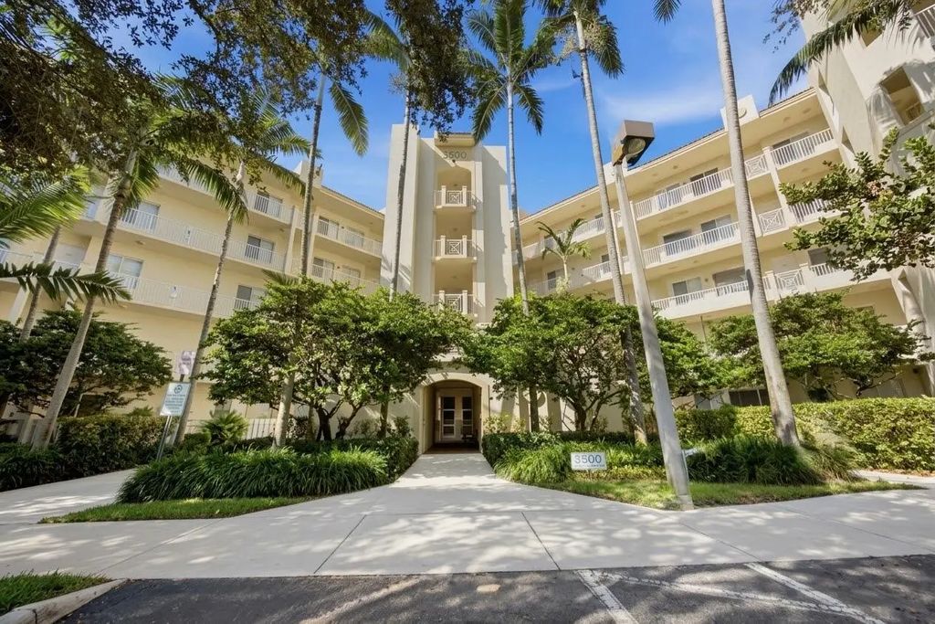 3500 Oaks Clubhouse Drive #510, Pompano Beach